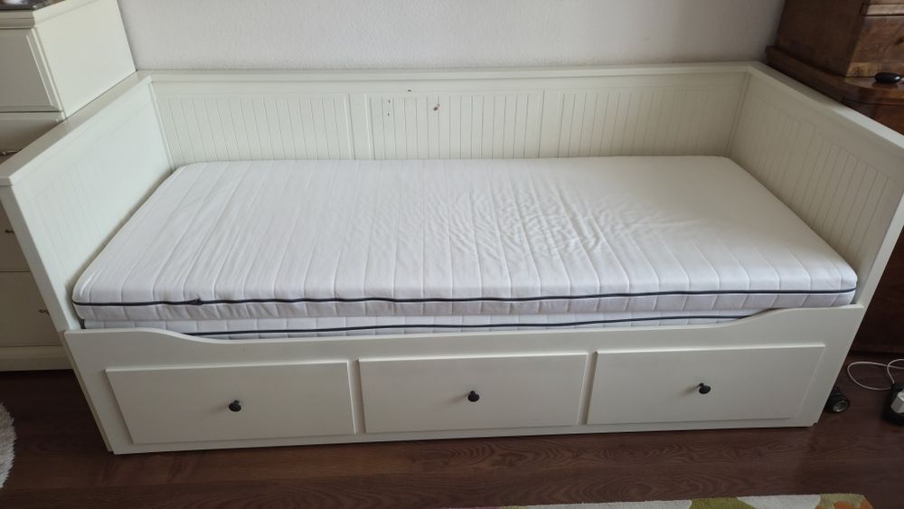 Разтегателна кушетка HEMNES с 2 матрака