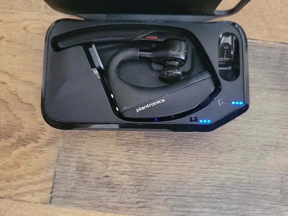 Легендарные наушники для водителя Plantronics Voyager 5200 зар.кейсом