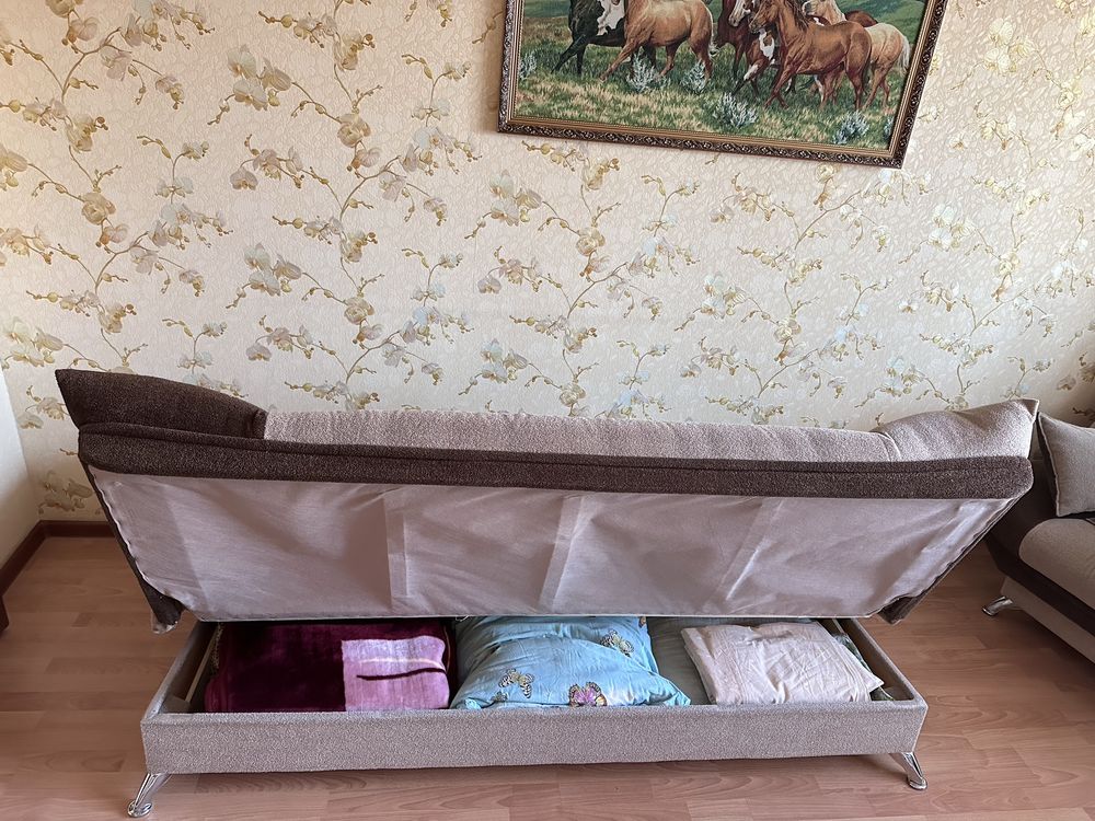 Продам  диван + два кресла