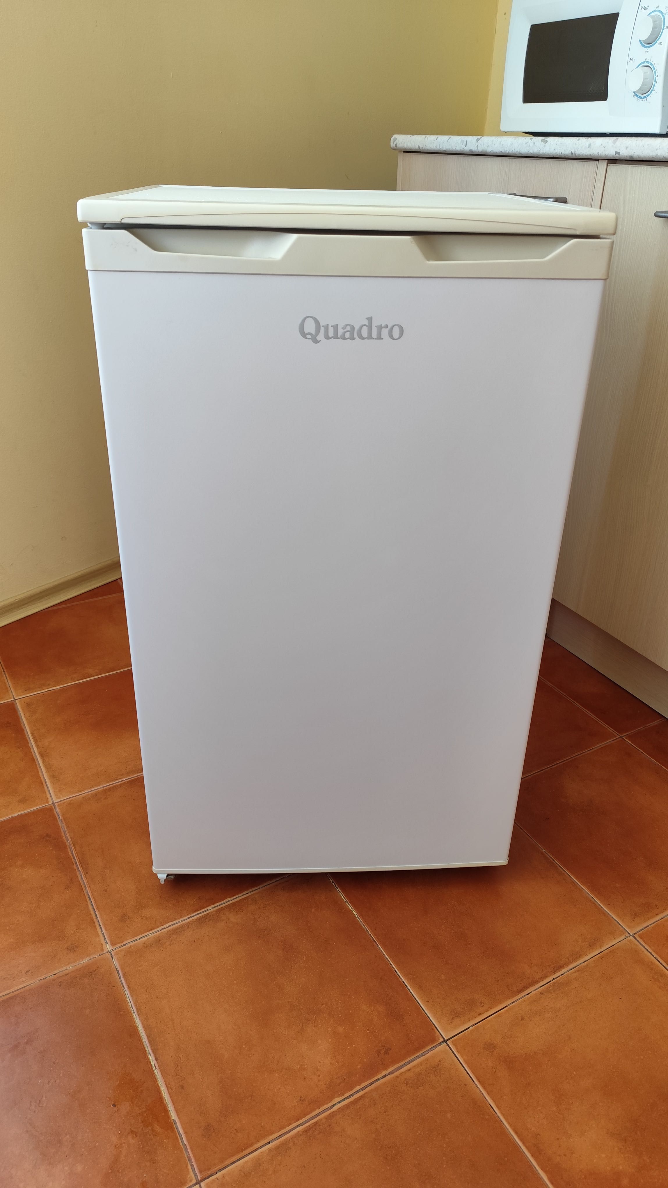 Мини хладилник с вътрешна камера Quadro