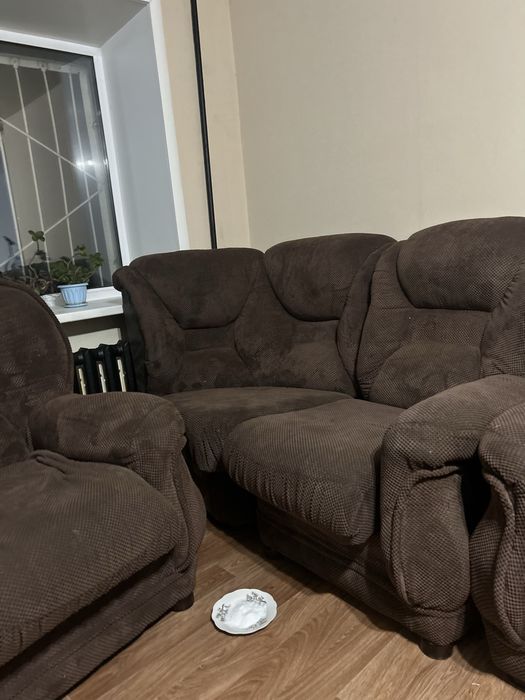 Диван угловой и кресло