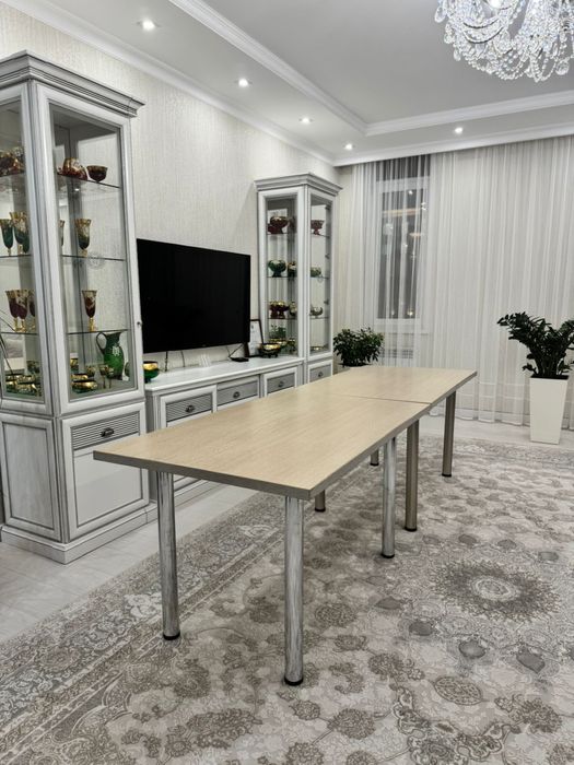 Продам 2 разборных стола