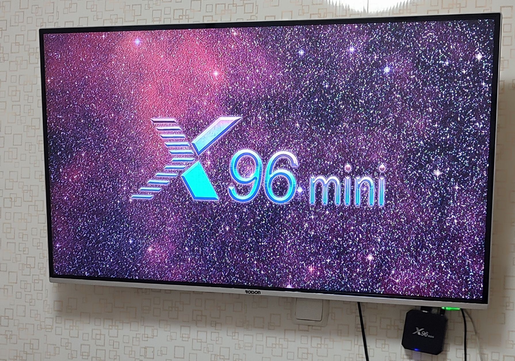 Продаётся телевизор 3D Roison 43" в комплекте TV Smart приставка X96