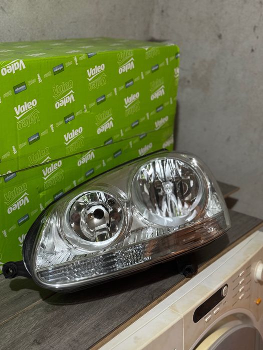 Фарове и стопове за различни автомобили