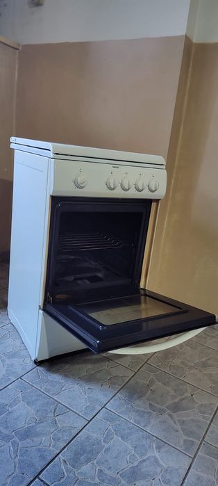 Vând aragaz zanussi state perfecta de funcționare.