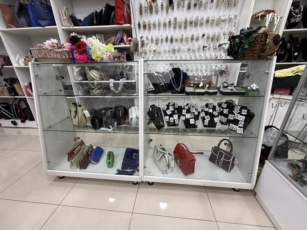 Продается мебель витринная б/у в хорошем состоянии