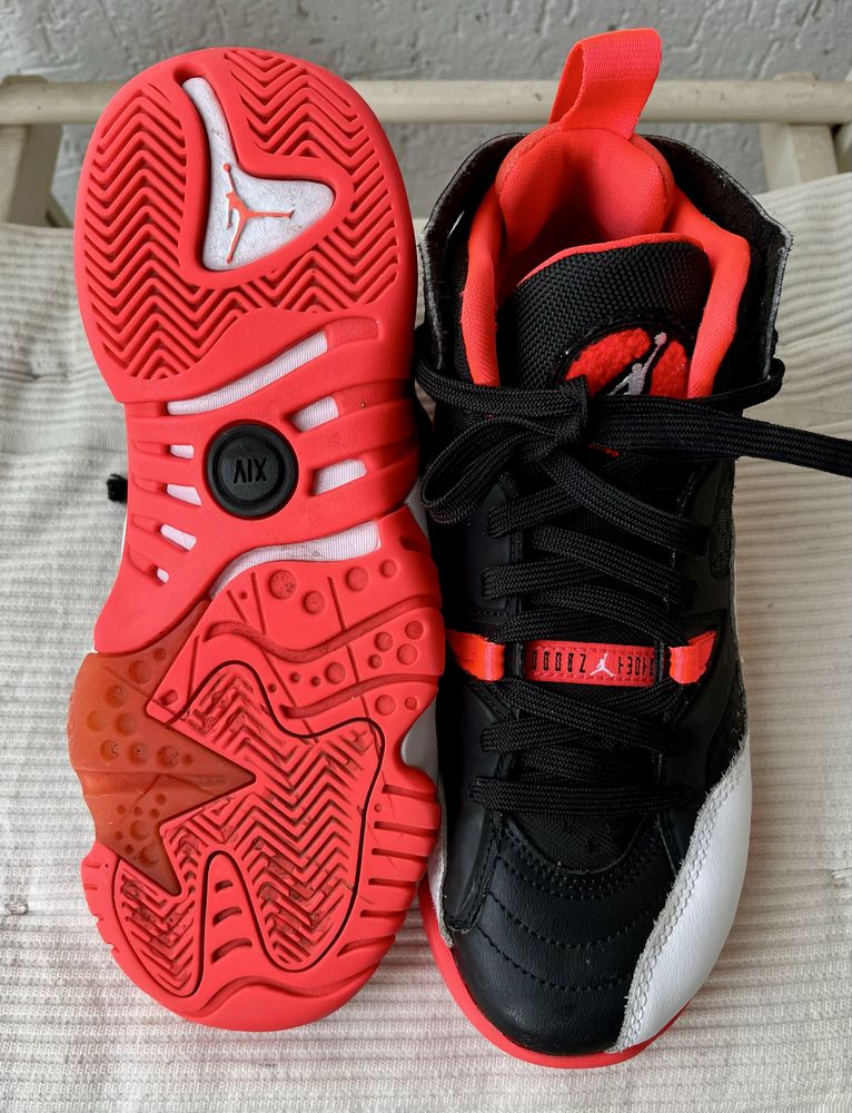 Маратонки Nike JORDAN JUMPMAN Two Trey GS Black Infrared