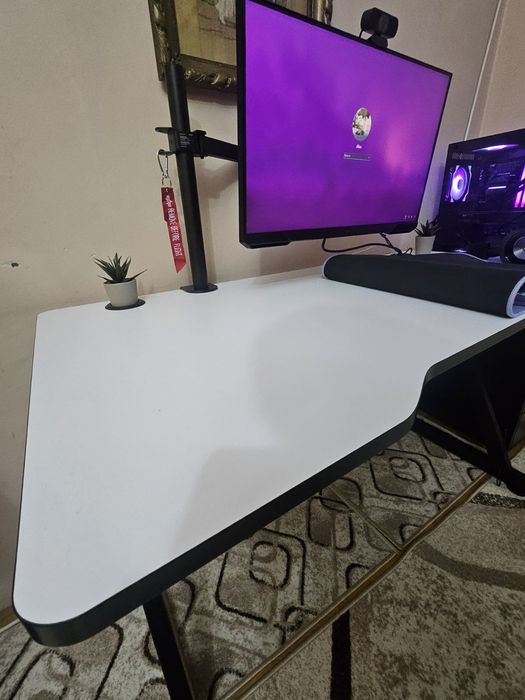 Huzaro геймърско бюро(ново)