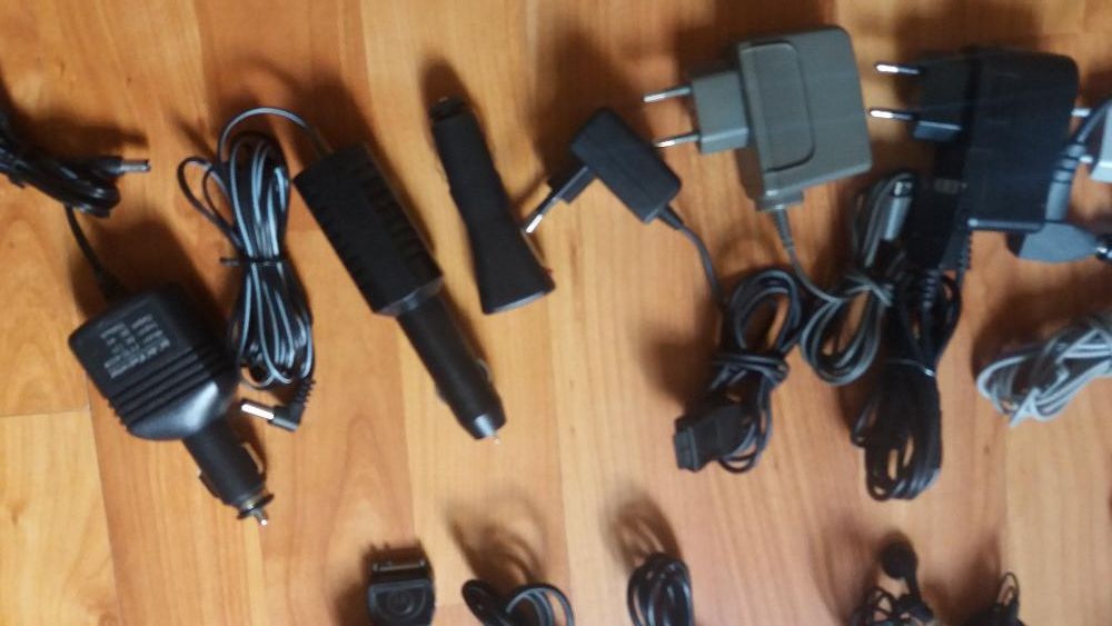 Încarcatoare auto,retea,cabluri date,casti telefoane