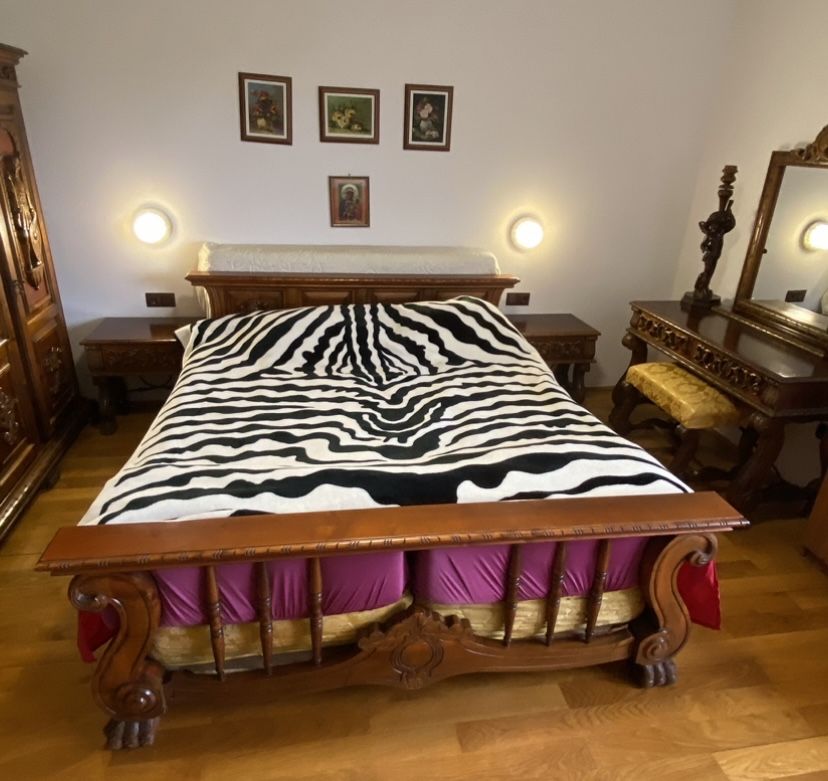 vând mobila dormitor lemn masiv sculptat stil renastere spaniola