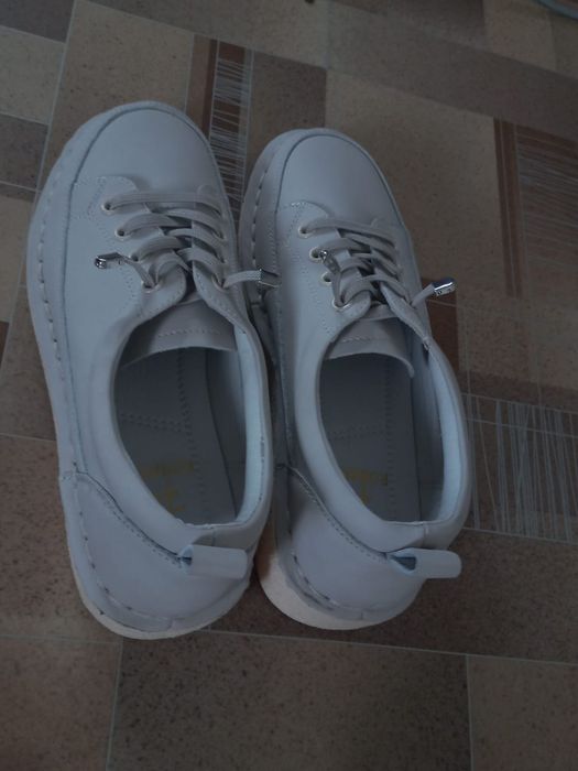 Продам макаси женские  36  размер новые.  Покупали  за 23000 .срочно