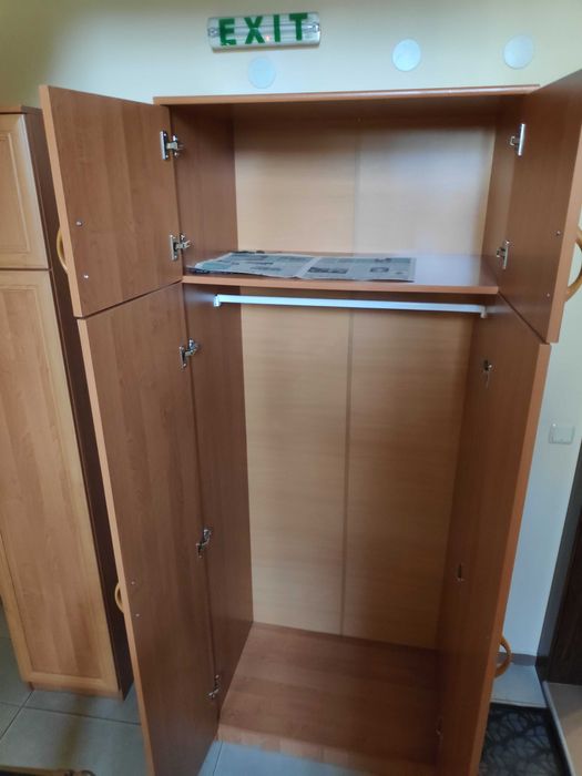 Два гардероба на части