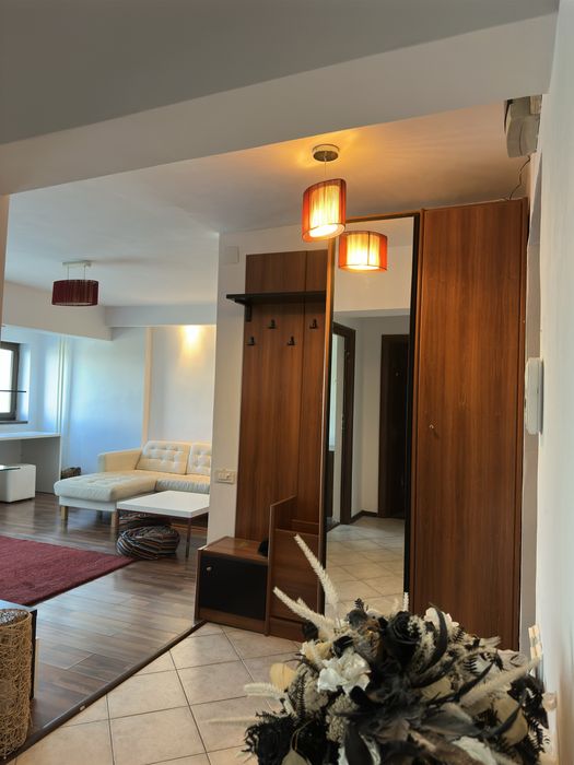 Inchiriez apartament ultracentral Cu priveliste