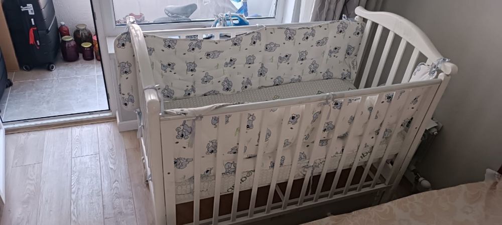 Детская кроватка с выдвижными ящиками с ортопедическим матрасом