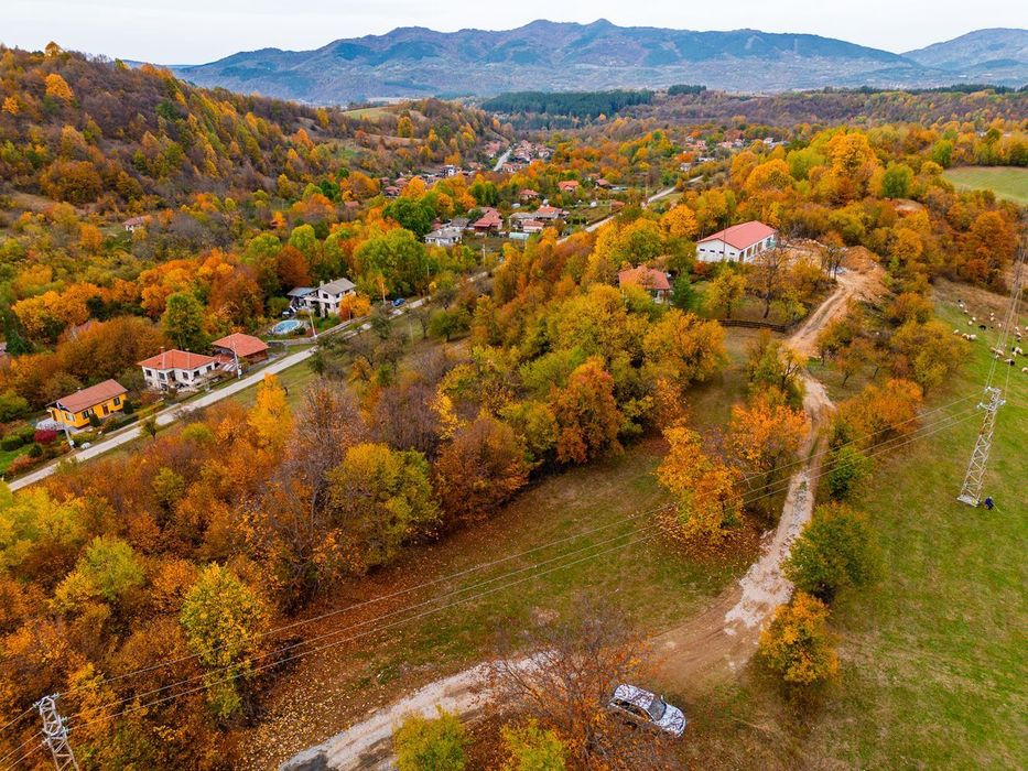 Парцел в Ловеч, област-гр.Априлци площ 891 цена 23000