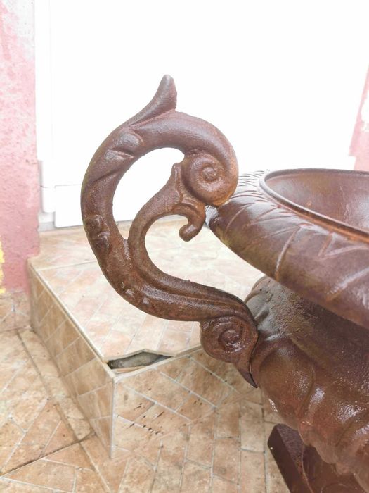 Amfora de gradina din fonta vintage