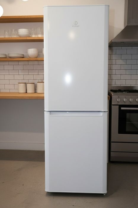 Срочно продам холодильник indesit