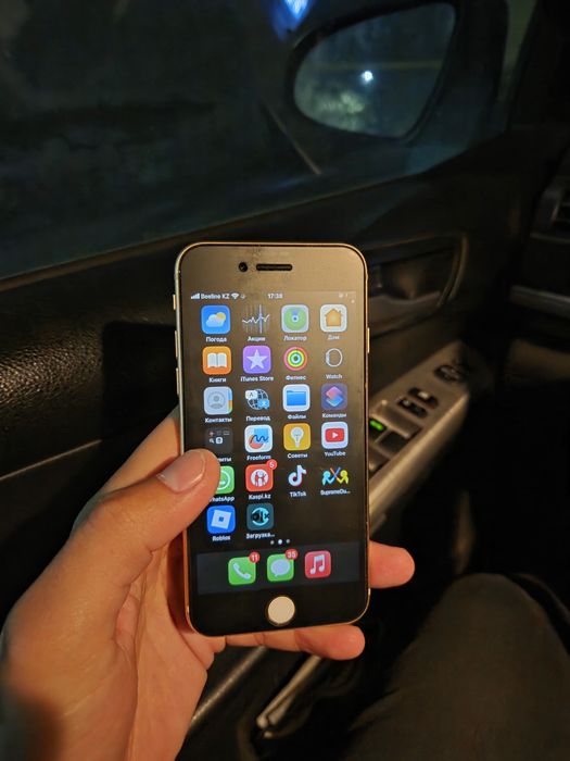 Продам телефон iPhone 8