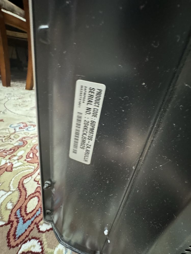 Продаю почти новый оргинальный LG 60 телевизор в идеальном состаяние