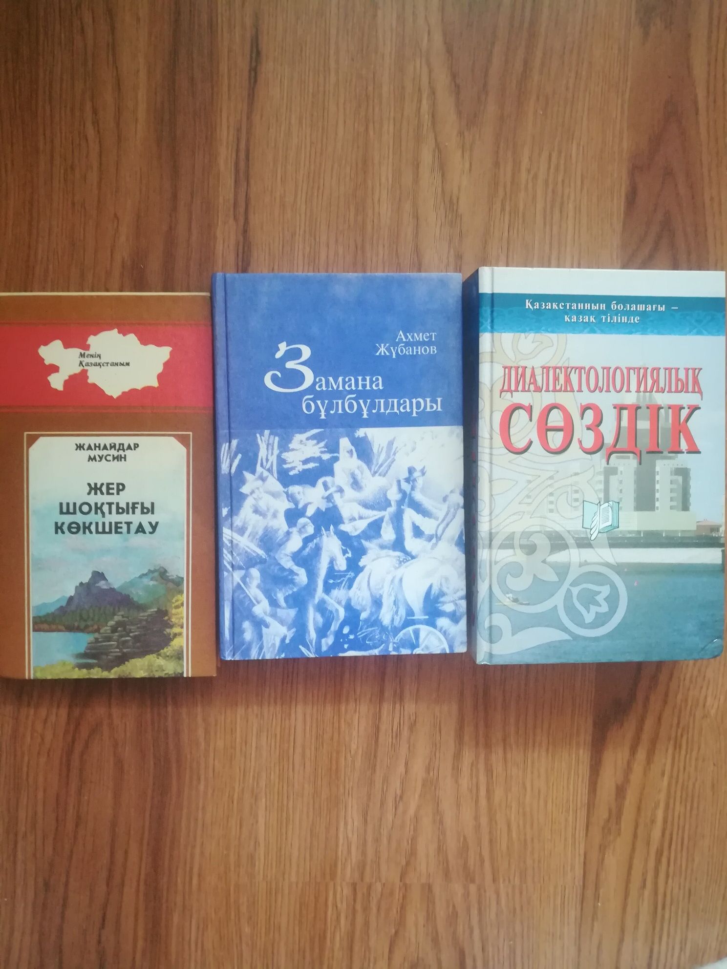 Продам художеств. Книги