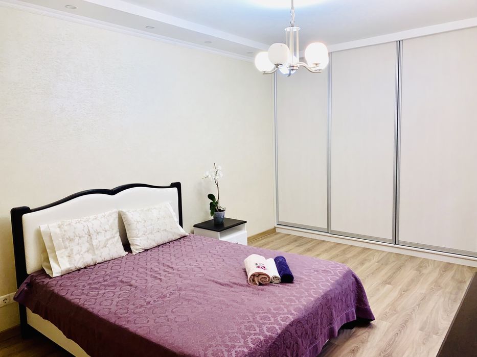 Однокомнатная квартира Момышулы 2/6, дворец школ, Эколайф посуточно