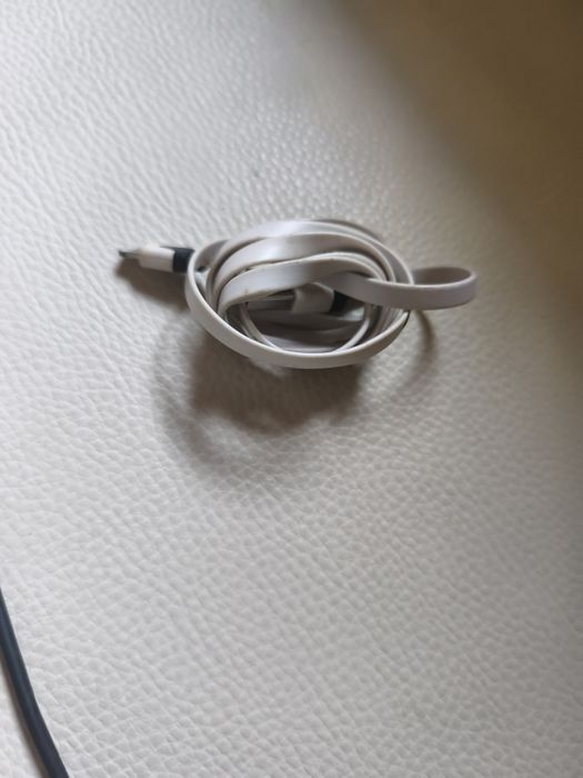 Încarcător 4bucati și cabluri telefon 50lei totul