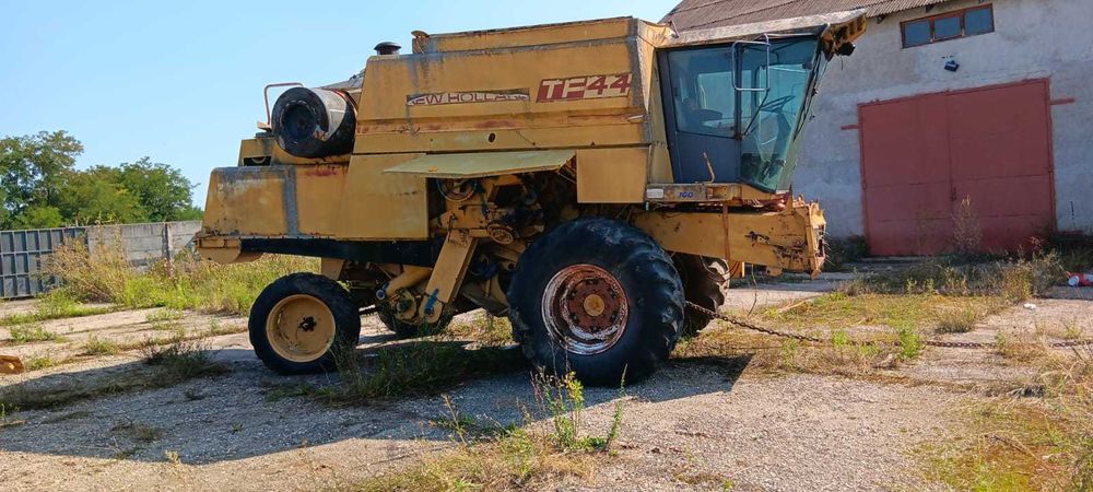 Dezmembrez new holland tf 44