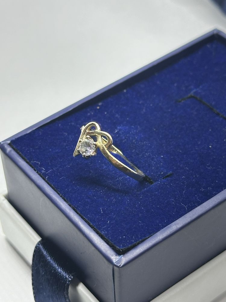 златен дамски пръстен със сърце 1.37гр 14к 585