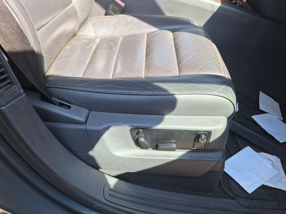 Scaun fata  pasager dreapta electric incalzit piele VOLKSWAGEN TOUAREG 7LA, 7L6, 7L7 2002 - 2013  7L6881806CE / 8E0881158K