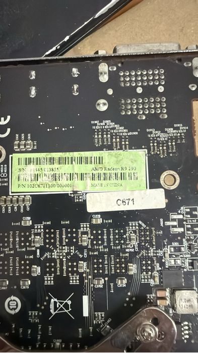 R9 290 cu răcire custom Arctic Accelero III