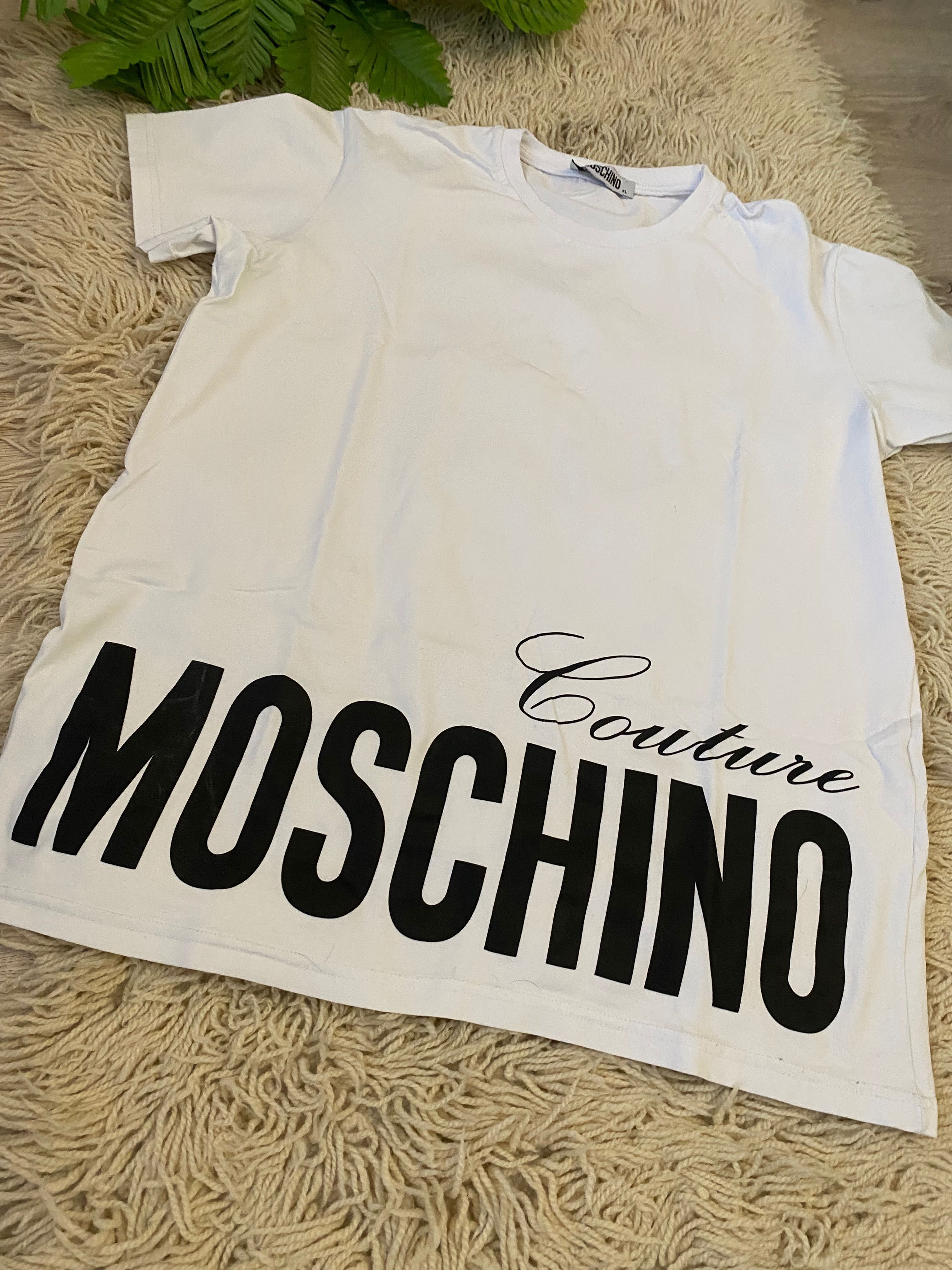 Тениска Moscino!Размер XL.