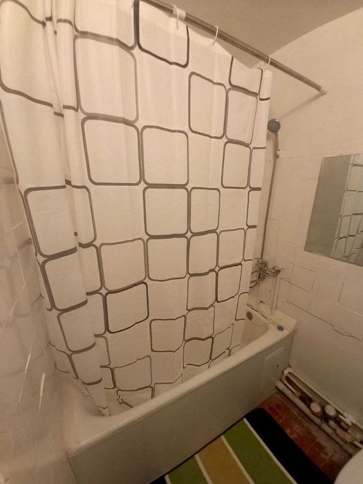 Kvartira Sheriklikka 2ta qiz bola kk Farxodski bozor yonida kvartira