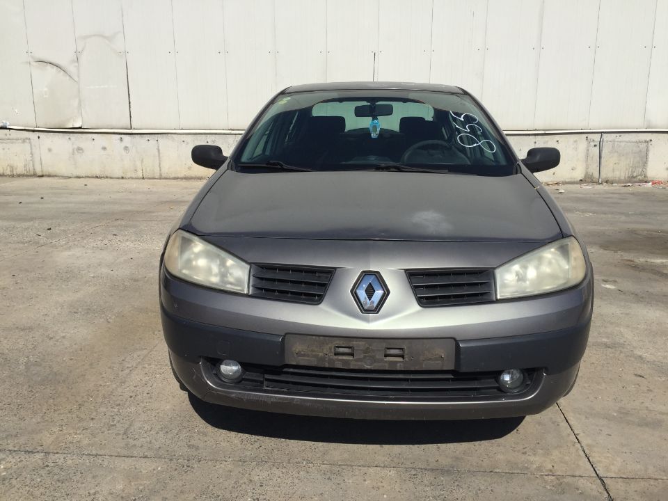 Dezmembrez Renault Megane 2 1.6 Berlina