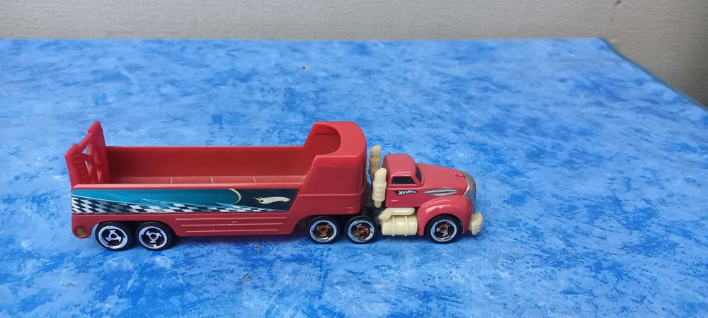 **Red Hot Wheels | macheta camion transportor | 20*4*5 cm