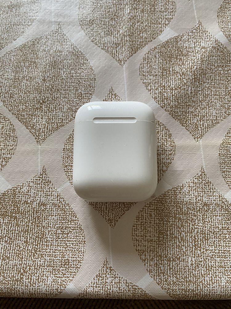 Продаю AirPods оригинал