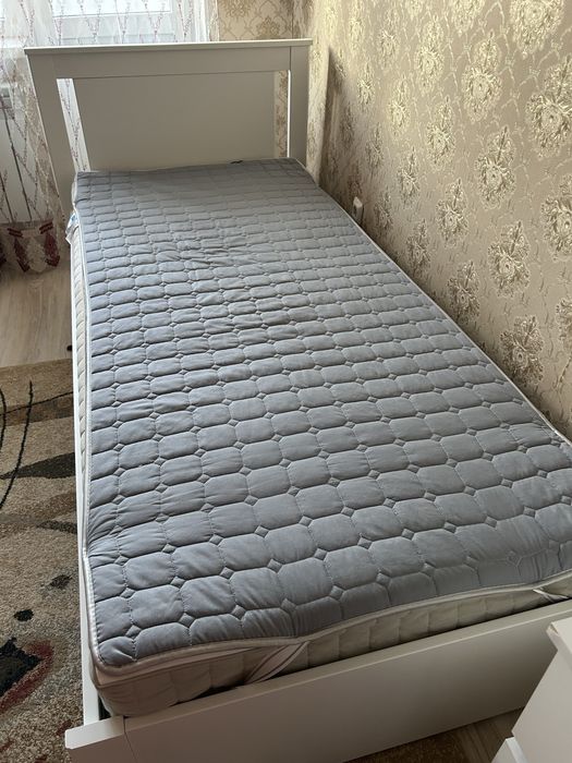 Кровать Икеа с матрасом
