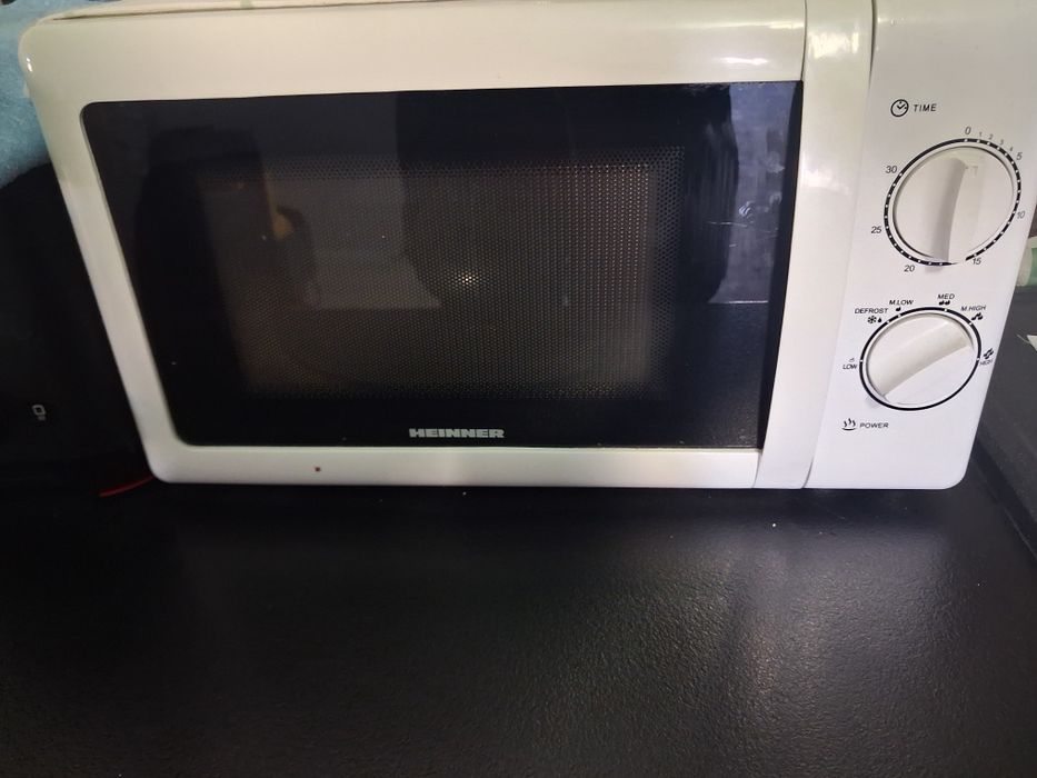 Vând frigider si microunda