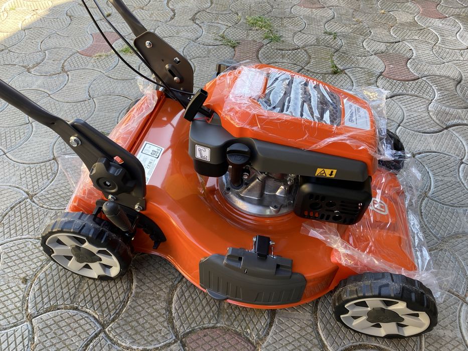 Vand Masina de tuns gazon Huscvarna LC 151S,autopropulsie,noua