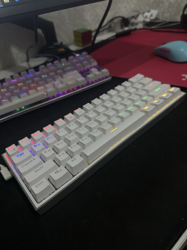 Продам механическую клавиатуру «Redragon K617-R”