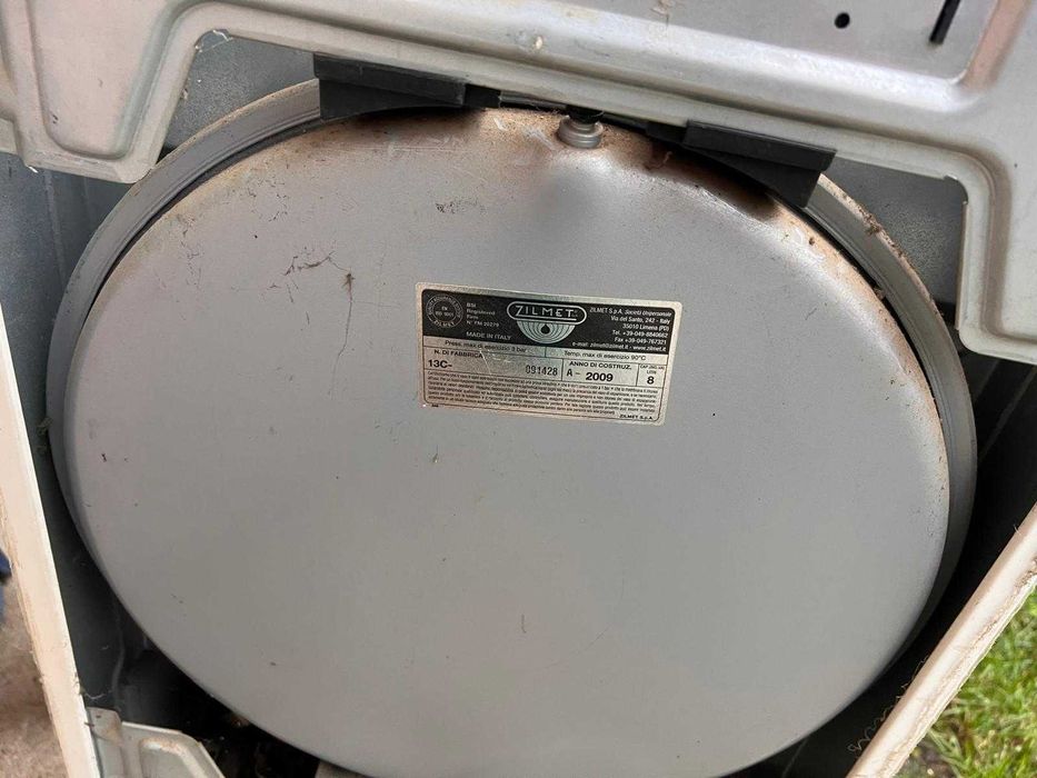 Vand centrala Ariston 2009 functionala sau pentru piese