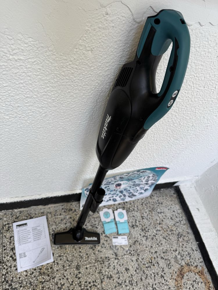 Ръчна Безжична Прахосмукачка Makita DCL182, 18V LXT Система, за Кола!