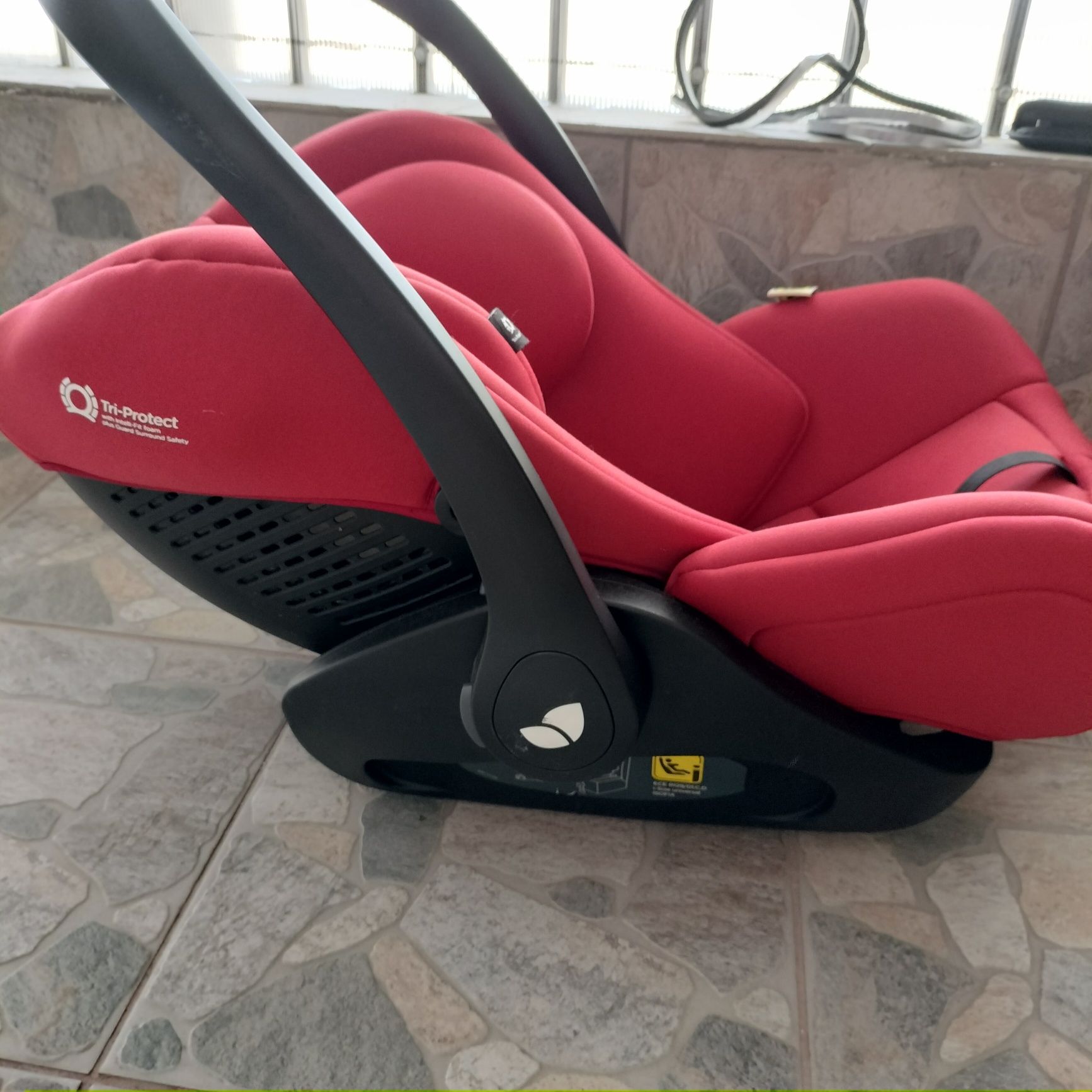 Vand scaun pentru bebe auto