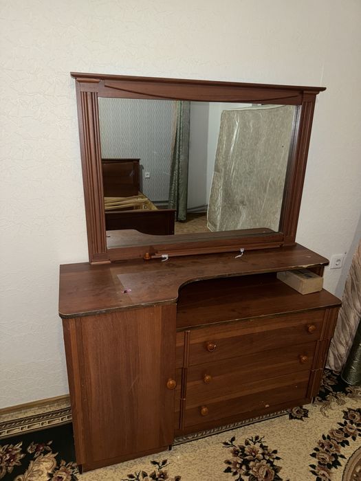 Продам Тумбы с комодом, цена договорная.