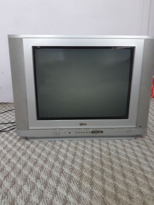 Телевизор LG  xech qayeriga xech narsa qilmagan