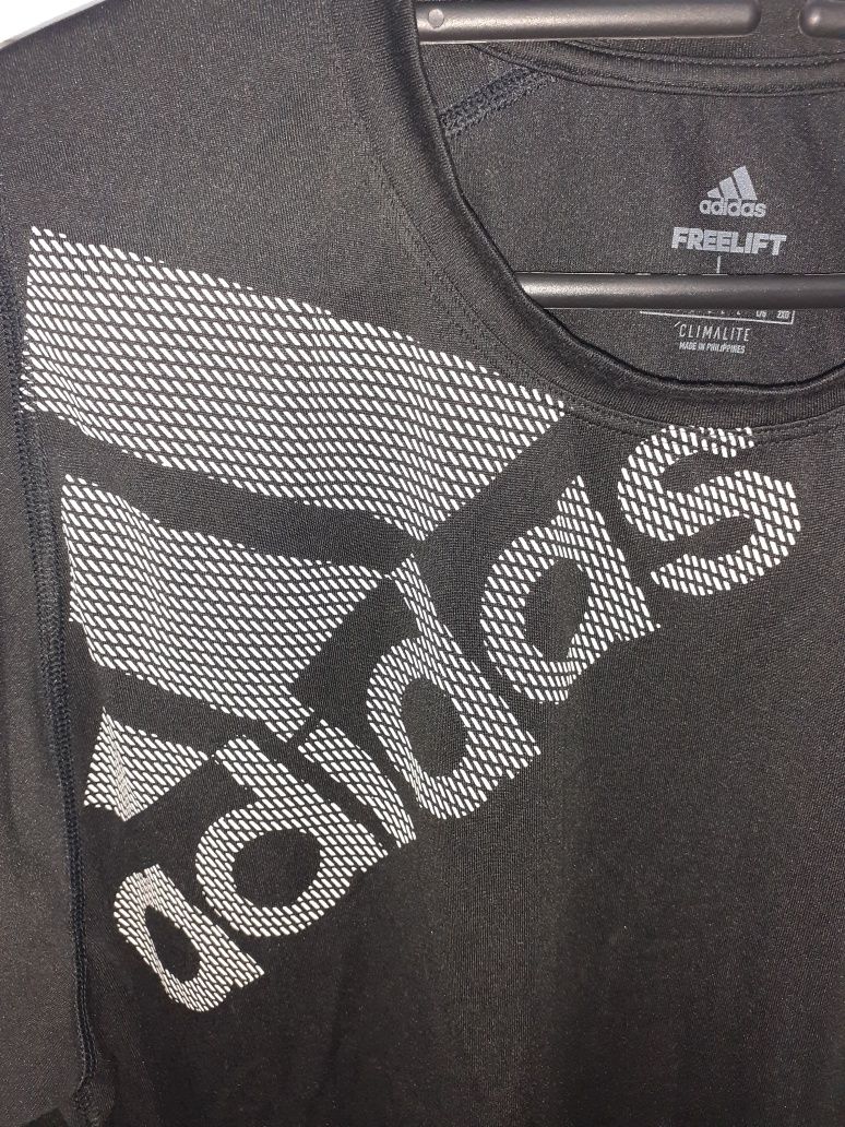 Tricou marca adidas mărime L culoare neagra