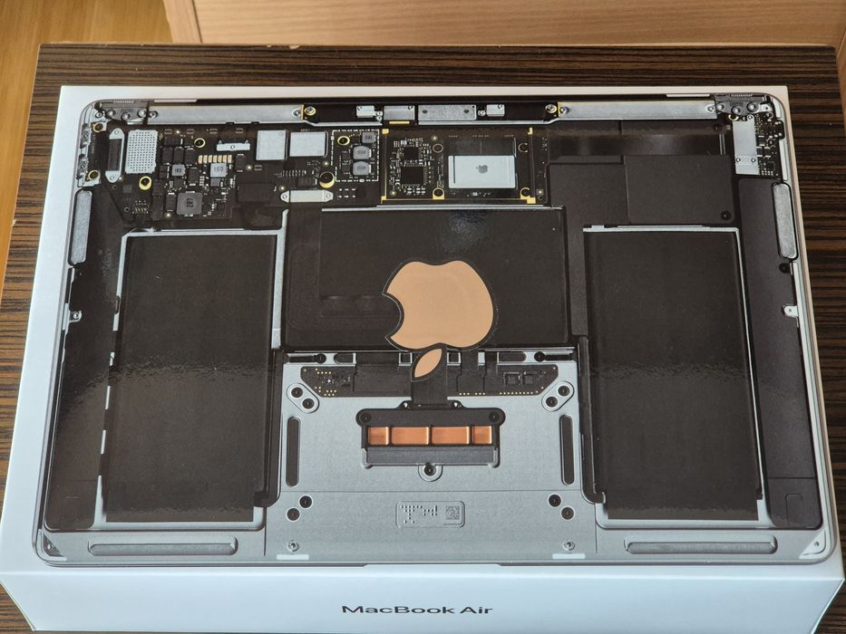 MacBook Air M1 2020, Space Grey, 8GB RAM, 256 SSD