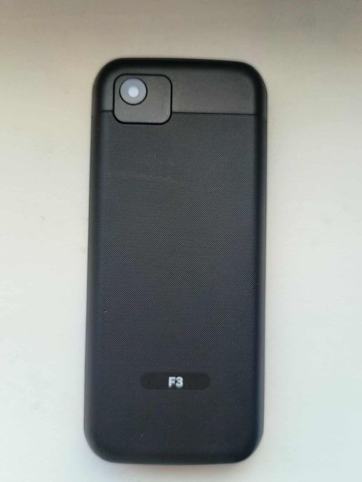 Vand telefon F3, foarte putin folosit