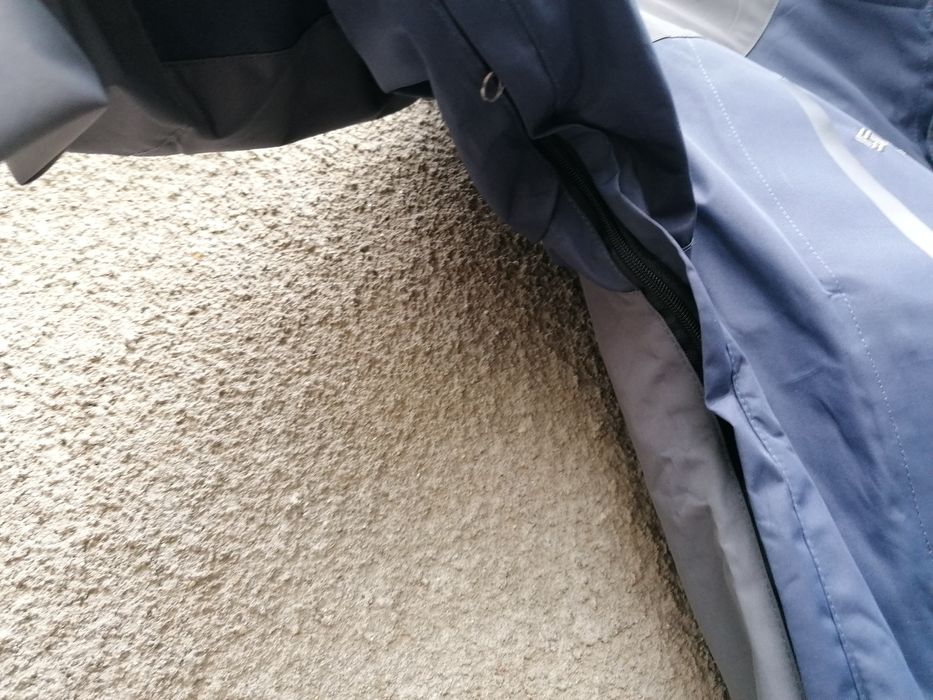 Продавам ново синьо яке 2 в 1 зимно (пролет - есен)  Columbia