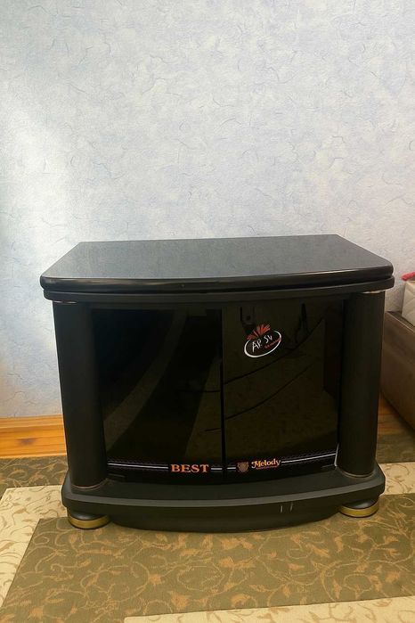 Qora TV podstavka / Чёрная ТВ подставка