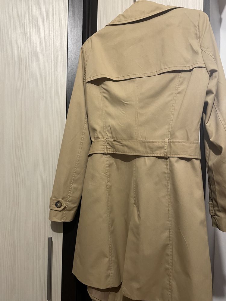 Pardesiu / Trench crem Stradivarius